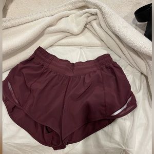 Hotty hot LR 2.5 maroon lulu lemon shorts